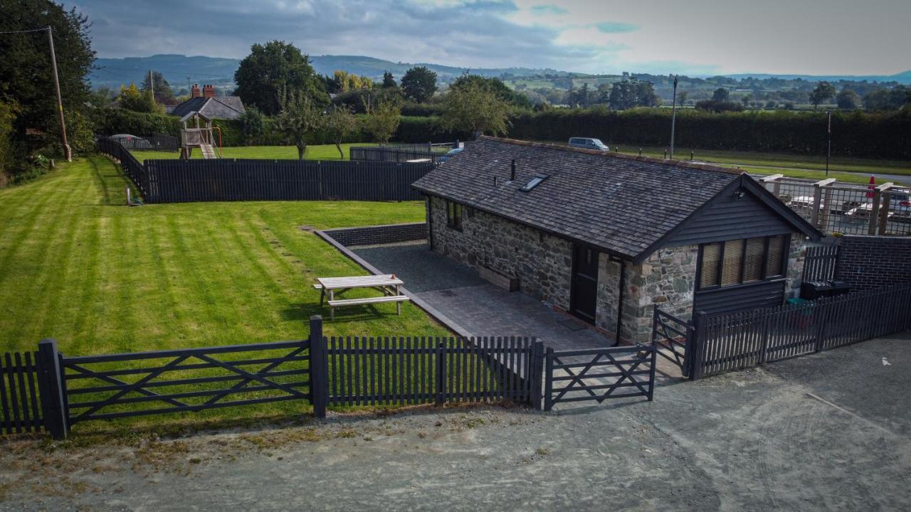 Smithy Cottage Berriew Екстер'єр фото